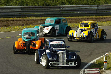 Der kæmpes hårdt om placeringerne i Legend Car Cuppen. Sådan bliver det også ved Ferrari Weekend på Padborg Park.